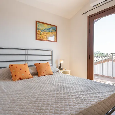 Mariposa - 500m From The Villa *
