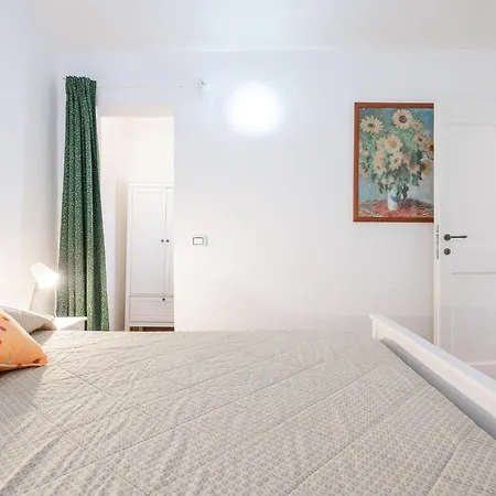 Mariposa - 500m From The Villa *